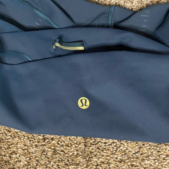 Lululemon size 6 graphic leggings - Picture 8 of 9